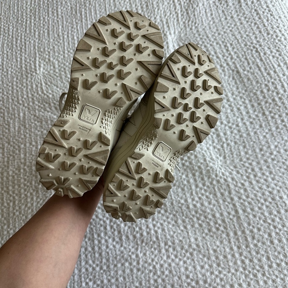 Veja Venturi Sneakers Women’s 5 - Picture 6 of 7